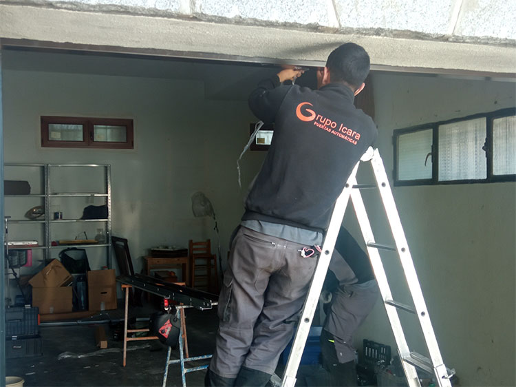 Servicio de mantenimiento para puertas automáticas Servicio de mantenimiento para puertas automáticas