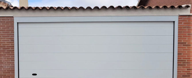 Realizamos la sustitución de las puertas de garaje - Realizamos la sustitución de las puertas de garaje