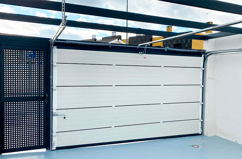 ¿Cómo funciona el montaje de puertas seccionales? ¿Cómo funciona el montaje de puertas seccionales?