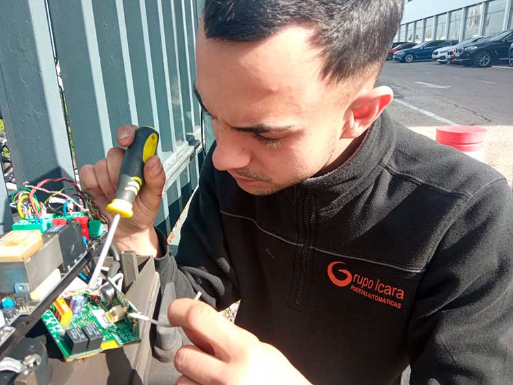 Averías más frecuentes en puertas de garaje - mantenimiento averias Averías más comunes en puertas de garaje