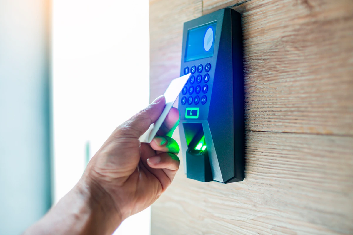 Los beneficios de una puerta de garaje con control de acceso Los beneficios de una puerta de garaje con control de acceso