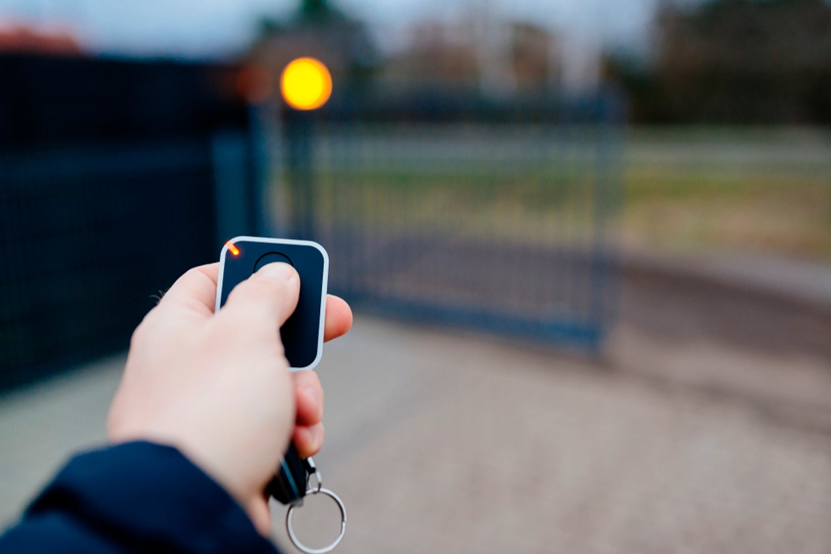 Cómo solucionar los problemas de programación de tu puerta de garaje Cómo solucionar los problemas de programación de tu puerta de garaje