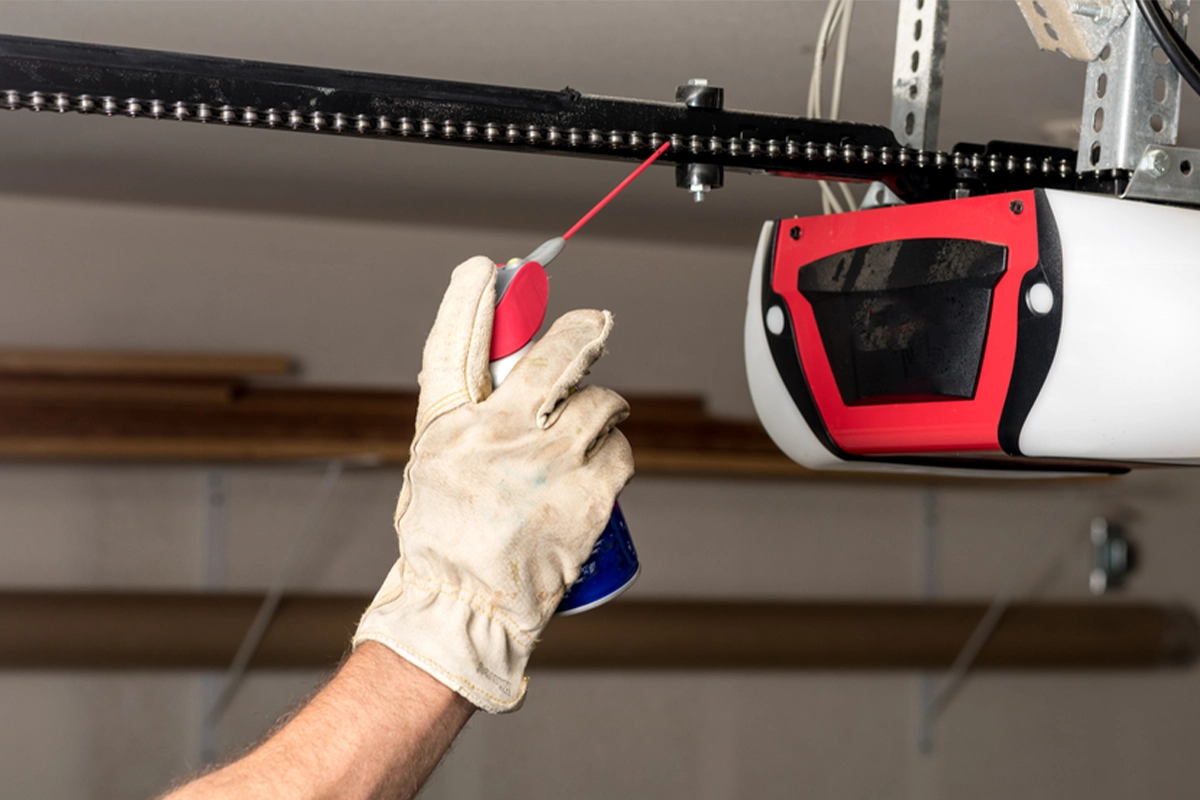 puerta-garaje-ruidos-solucion ¿Tu puerta de garaje hace ruido? Aquí tienes la solución