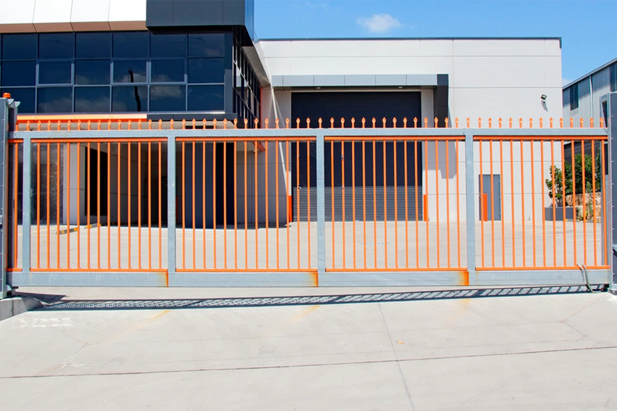 automatizar-puertas-industriales Automatización de puertas industriales: Optimiza la eficiencia de tu empresa