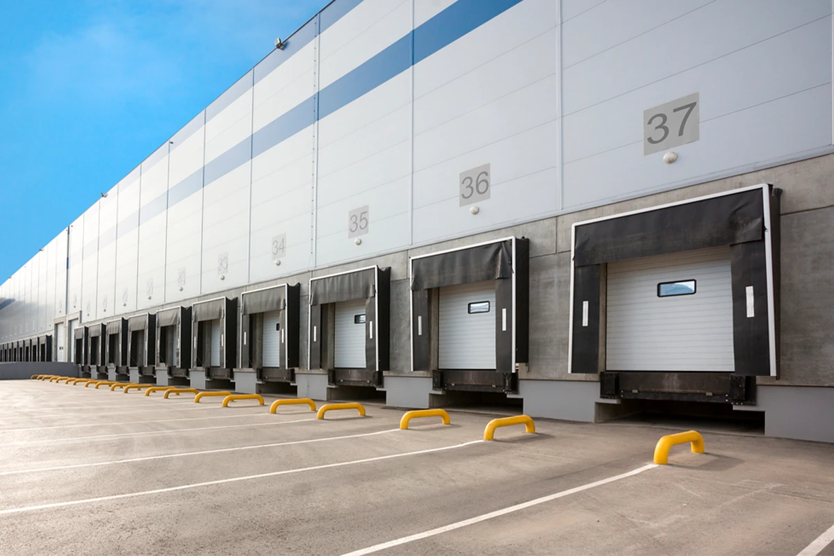 Beneficios del mantenimiento en muelles de carga industriales Beneficios del mantenimiento en muelles de carga industriales