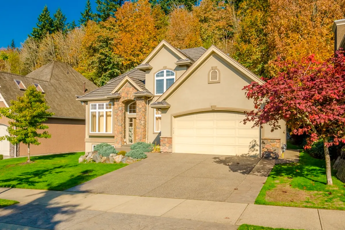 Mantenimiento de las puertas de garaje en otoño: consejos prácticos Mantenimiento de las puertas de garaje en otoño: consejos prácticos