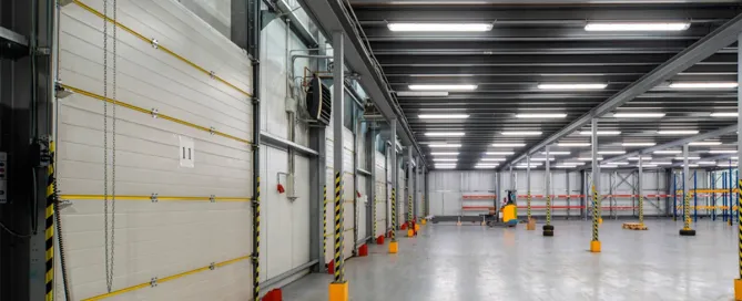 Los diferentes tipos de puertas industriales y sus aplicaciones - Los diferentes tipos de puertas industriales y sus aplicaciones