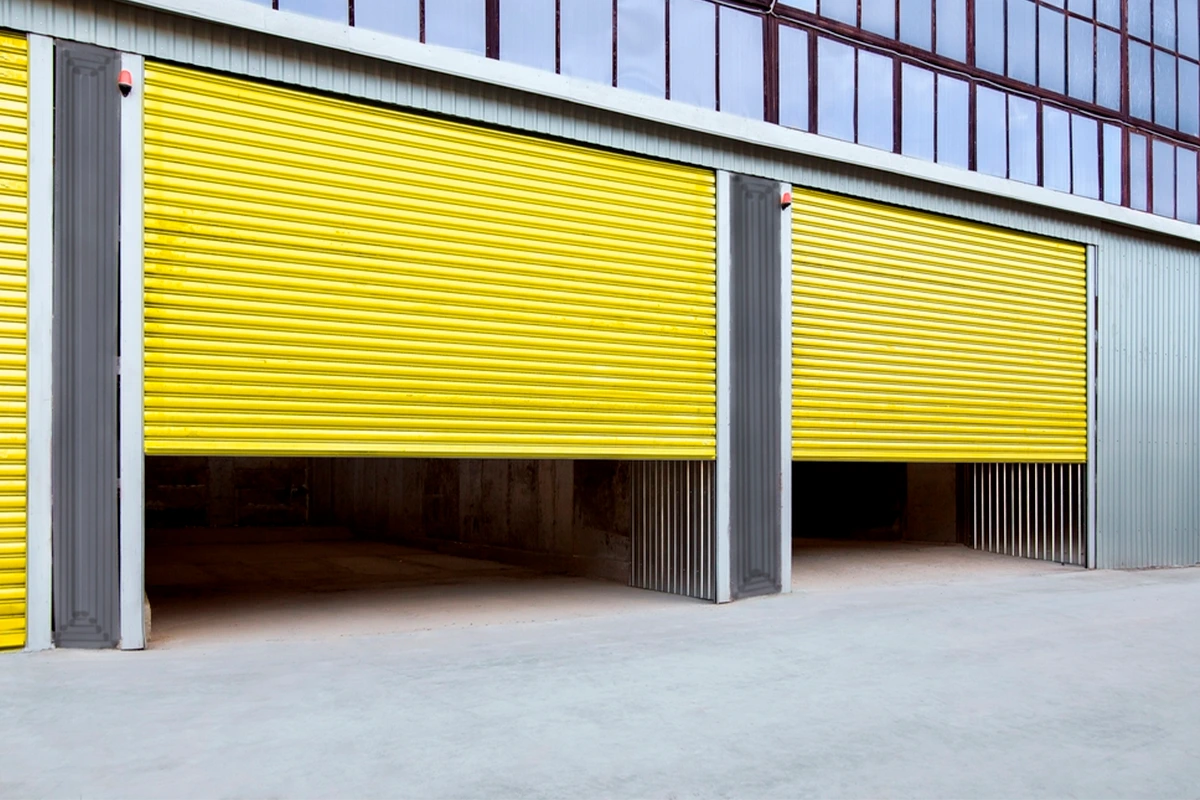 ¿Por qué automatizar una puerta industrial?