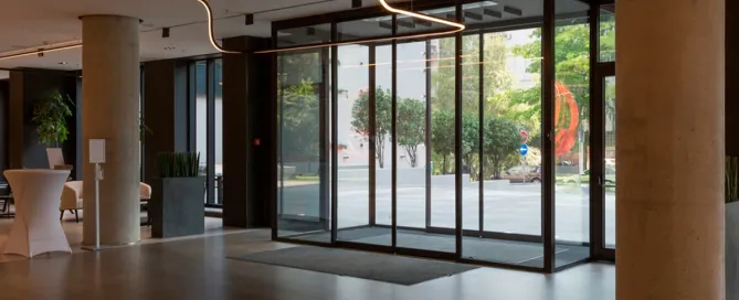 Cómo las puertas automáticas para comercios mejoran la experiencia del cliente - Cómo las puertas automáticas para comercios mejoran la experiencia del cliente