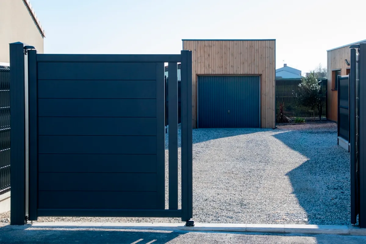 10 ventajas de las puertas abatibles de garaje 10 ventajas de las puertas abatibles de garaje