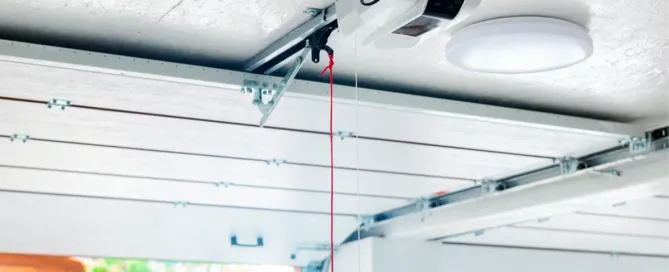 Diferencias entre motores hidráulicos y electromecánicos para puertas de garaje - La selección del motor adecuado para una puerta de garaje es una decisión técnica que requiere un análisis detallado de las opciones disponibles. En este contexto, la comparación entre motores hidráulicos y electromecánicos es fundamental. Abordaremos las diferencias entre motores hidráulicos y electromecánicos para puertas de garaje, con el objetivo de proporcionar una perspectiva clara y profesional sobre cómo estas tecnologías se ajustan a diversas necesidades y contextos operativos.