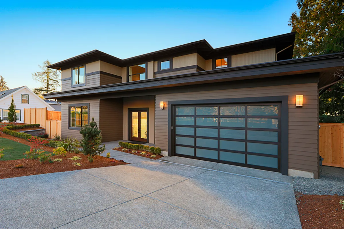 Cómo reforzar la seguridad de una puerta de garaje Cómo reforzar la seguridad de una puerta de garaje