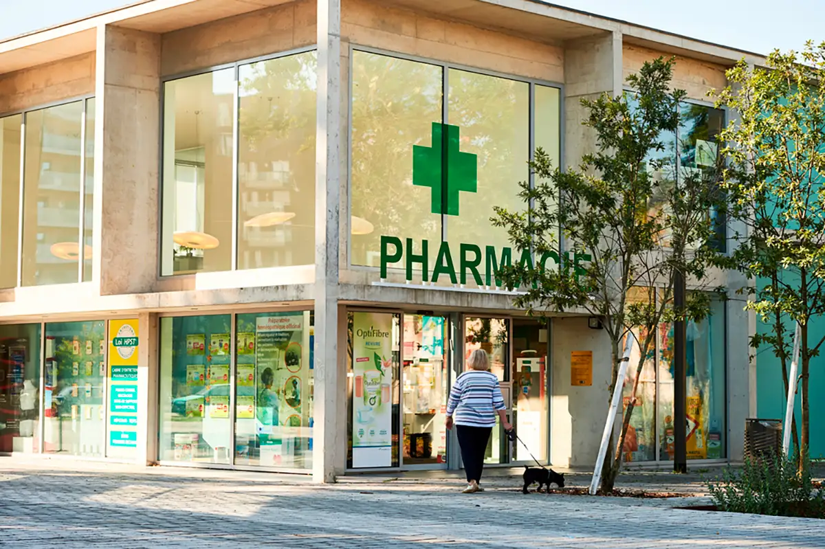 Beneficios de automatizar una puerta de farmacia Beneficios de automatizar una puerta de farmacia